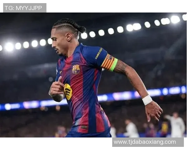 足球明星坚定眼神展现无畏精神与决心的魅力瞬间 足球明星坚定眼神展现无畏精神与决心的魅力瞬间