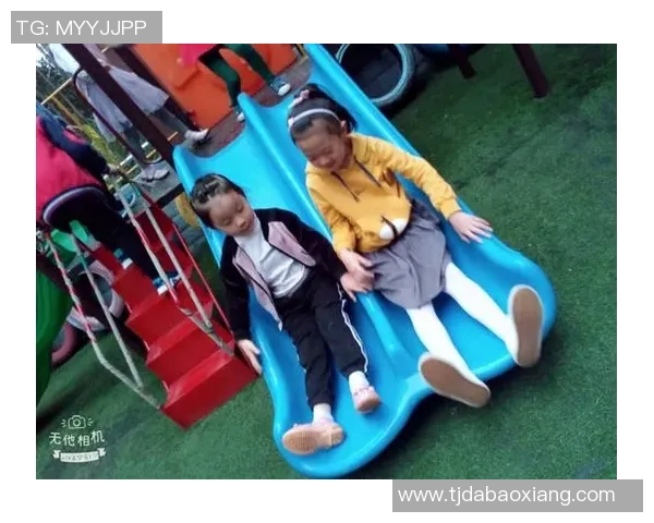 从童年到足球场足球明星的成长之路与儿童时期的珍贵瞬间 从童年到足球场足球明星的成长之路与儿童时期的珍贵瞬间